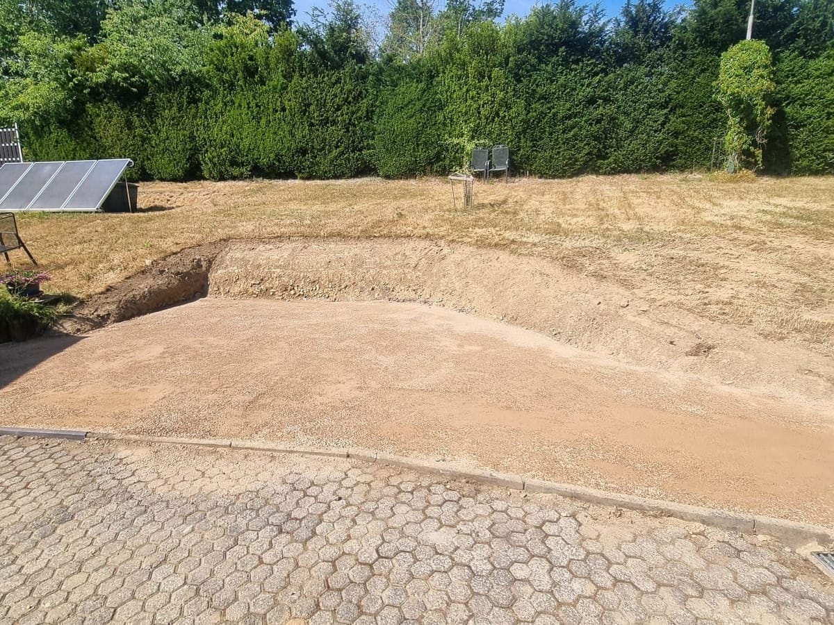 Dieselbe Fläche mit fertig abgezogenem Feinplanum
